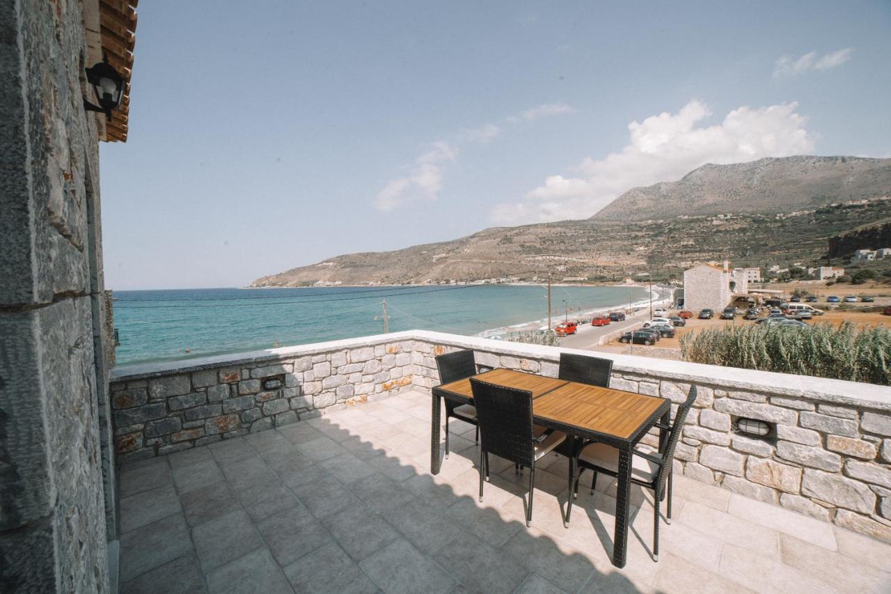 George Seafront Suites Néon Oítilon 外观 照片
